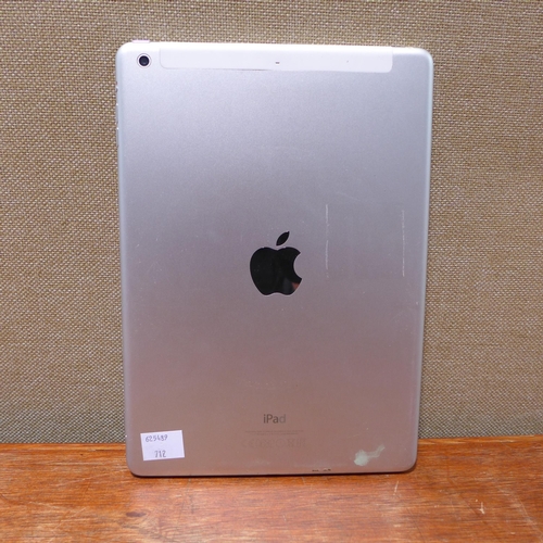 6142 - Apple iPad Air White 16GB (1st generation) model no: fd794b/b (480-712) *This lot is subject to VAT