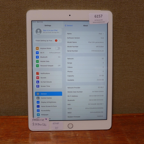 6157 - Apple iPad White 32GB (5th generation) model no: mp252b/a (480-727) *This lot is subject to VAT