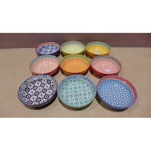 6205 - Stoneware serving bowls (351-160) *This lot is subject to VAT