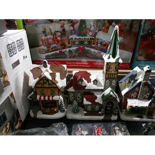 6248 - Christmas village (incomplete) Original RRP £119.99 + VAT (351-704) *This lot is subject to VAT