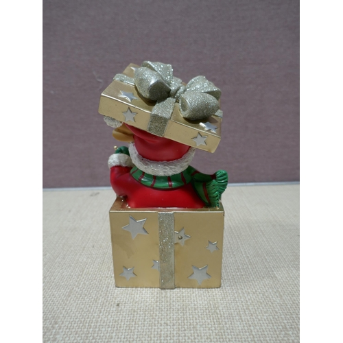 6262 - LED present figurine  (351-392) *This lot is subject to VAT