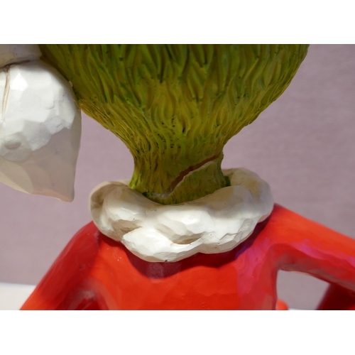 6266 - The Grinch with Max christmas ornament (damaged) (351-395) *This lot is subject to VAT