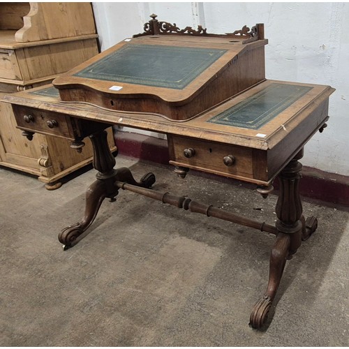 220 - A Victorian rosewood and green leather topped Dickens desk