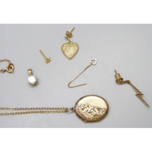 7004 - A yellow metal mounted necklace, together with two rolled gold lockets, a plated stone set pendant, ... 