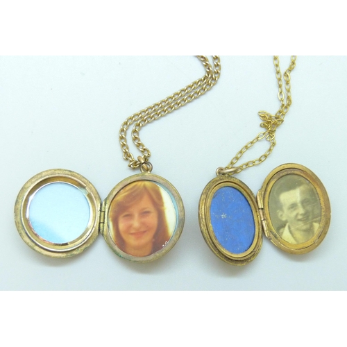 7004 - A yellow metal mounted necklace, together with two rolled gold lockets, a plated stone set pendant, ... 