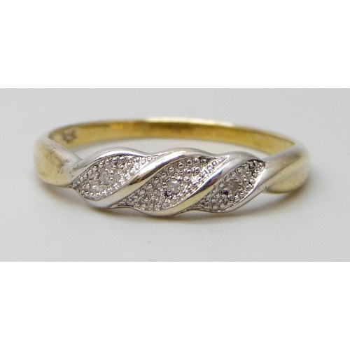 7006 - A silver gilt ring set with three diamond accents, P/Q