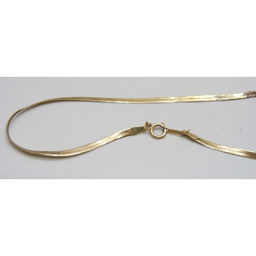 7015 - A 9ct gold necklace, a/f, 2.5g