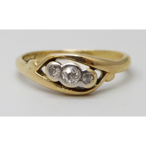 7018 - An 18ct gold three stone diamond ring, 3.1g, O