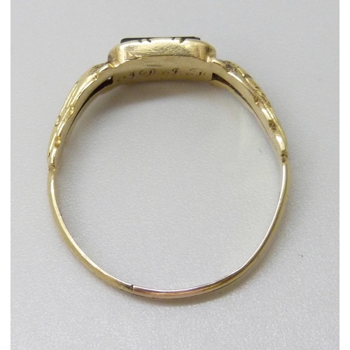 7020 - A Victorian yellow metal mourning ring, inscription to reverse of setting, stamped 18ct, 2.1g, S