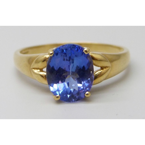 7025 - An 18ct gold Kyanite solitaire ring, 4g, T/U