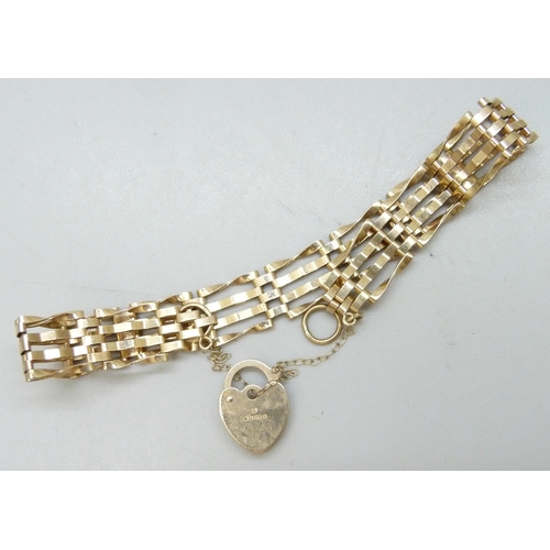 7038 - A 9ct gold gate bracelet, 5.2g, 1cm wide