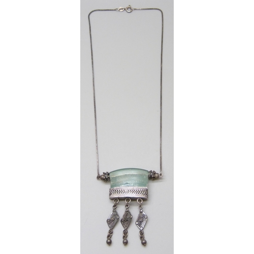 7042 - A silver and Roman glass necklace, 14g, 5.5cm pendant drop