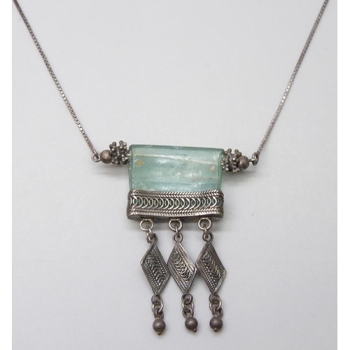 7042 - A silver and Roman glass necklace, 14g, 5.5cm pendant drop