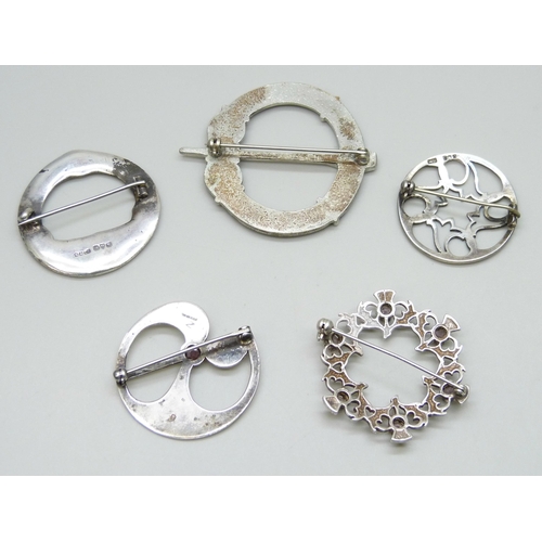 7048 - Five Scottish and Celtic brooches, four hallmarked silver, 34g, and one larger metal example