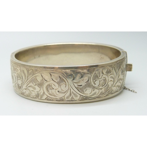 7052 - A vintage engraved silver bangle, lacking safety clasp, Birmingham 1946, 28g