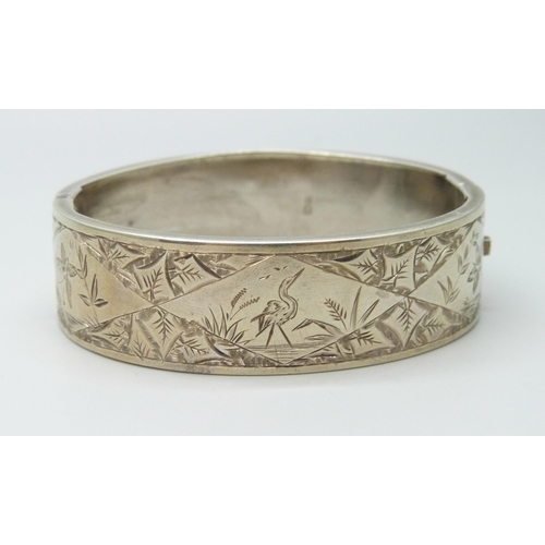 7057 - A Victorian Aesthetic Movement design bangle, Birmingham 1883, 22g, 1.8cm