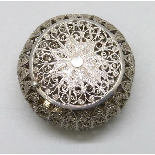 7058 - A .800 silver filigree pomander, 12g