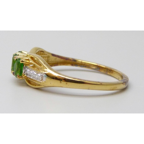 7070 - A silver gilt chrome diopside ring, R/S