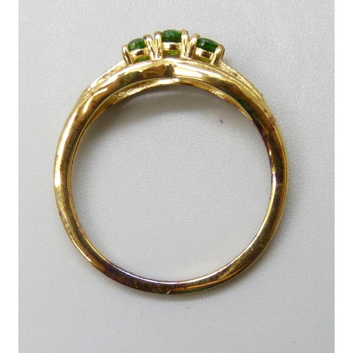 7070 - A silver gilt chrome diopside ring, R/S