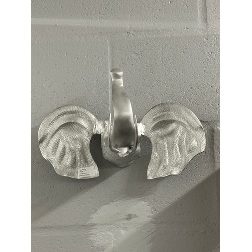 3025 - A silver painted wall mounted elephant