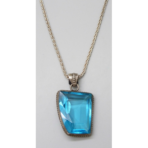 7083 - A silver and blue glass set pendant and a silver chain, 22g, 4.2cm including bale