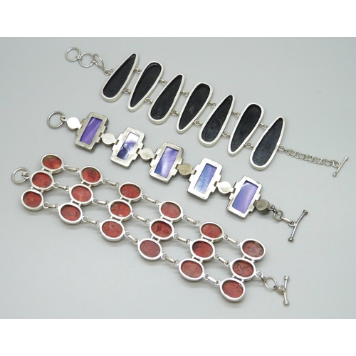 7100 - Three silver bracelet setwith onyx, mother of pearl and jasper, 121g