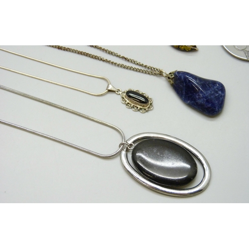 7105 - Three silver pendants and chains including a Malcolm Gray enamel example, 19g total, together with p... 