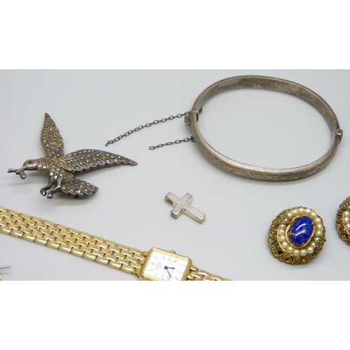 7109 - A silver bird brooch, (stone missing), a silver bangle, a silver pendant, together with three pairs ... 