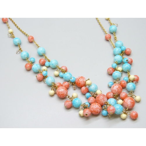 7113 - A necklace by Joan Rivers