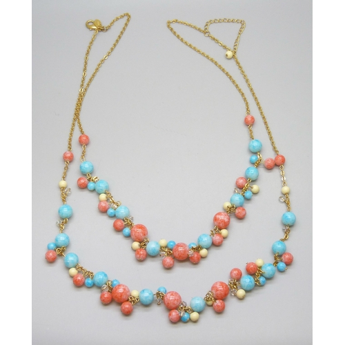 7113 - A necklace by Joan Rivers