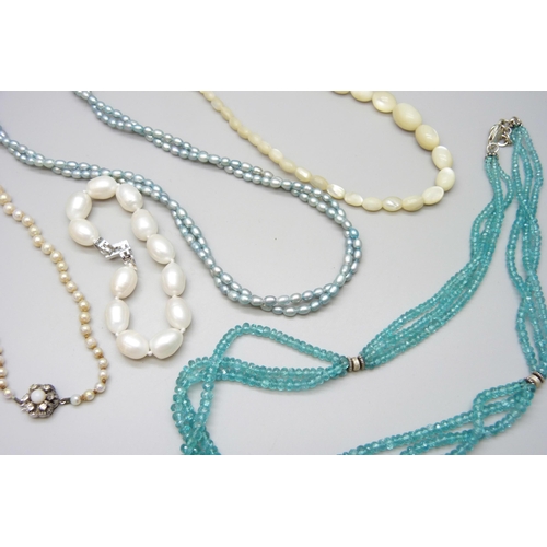 7135 - Cultured pearl beads and other beaded necklaces, some with silver clasps