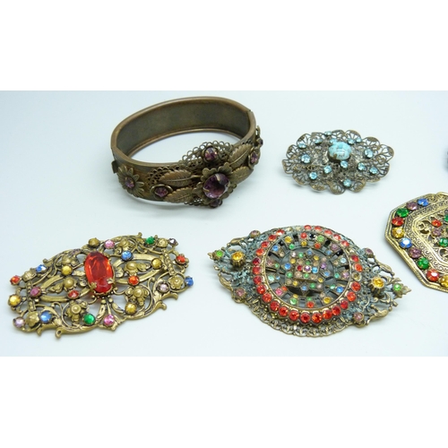 7136 - A collection of Czech style costume jewellery including brooches and a bangle