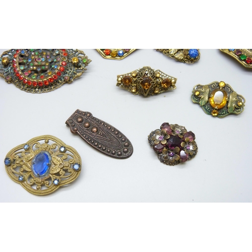 7136 - A collection of Czech style costume jewellery including brooches and a bangle