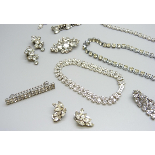 7137 - Vintage paste set jewellery