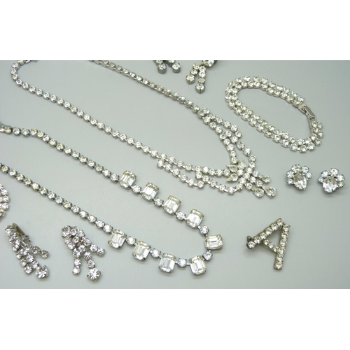 7137 - Vintage paste set jewellery