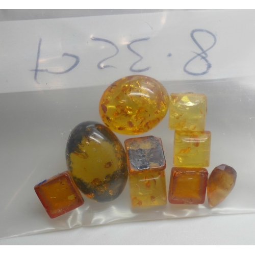 7151 - A collection of citrine gemstones, 79.05ct, and a small quantity of amber, 8.35ct