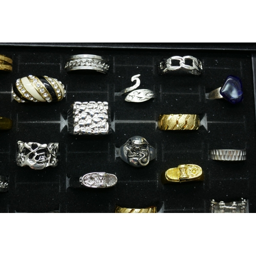 7154 - Forty gentleman's costume rings