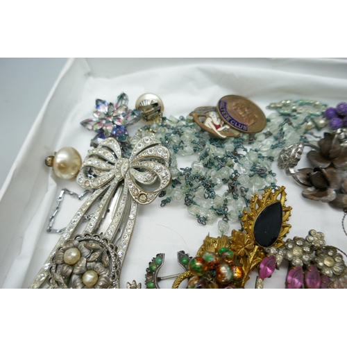 7157 - A collection of vintage costume jewellery