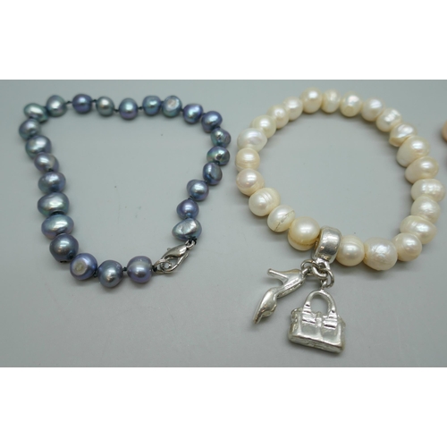 7159 - Three freshwater pearl bracelets, 65g