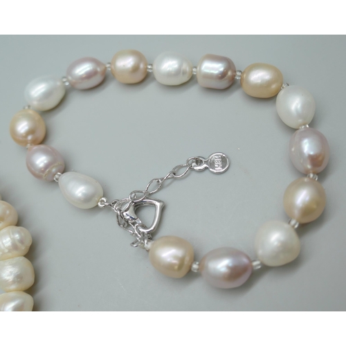 7159 - Three freshwater pearl bracelets, 65g