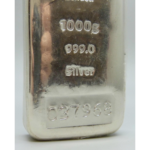 7216 - A Baird & Co. London 1000g 999.0 silver ingot bar, 037968