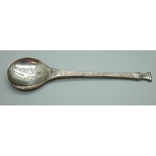 7249 - A silver 1976 John Pinches Christmas spoon, signed Peter Jackson, 28g, cased