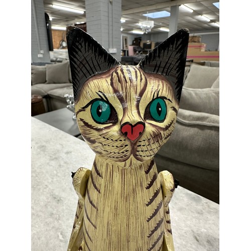 3066A - A small wooden sitting cat decoration