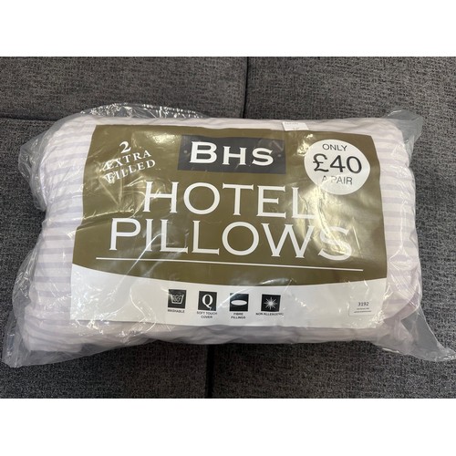 3192 - A pair of 'BHS' hotel pillows