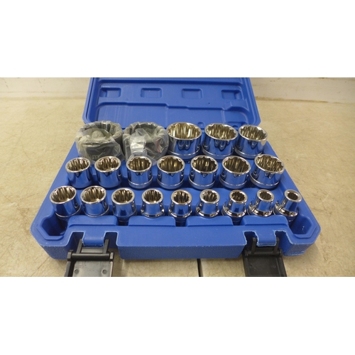 5008 - A cased 21 piece socket set, ½