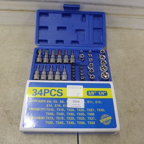 5016 - A cased 34 piece male/female Torx socket set