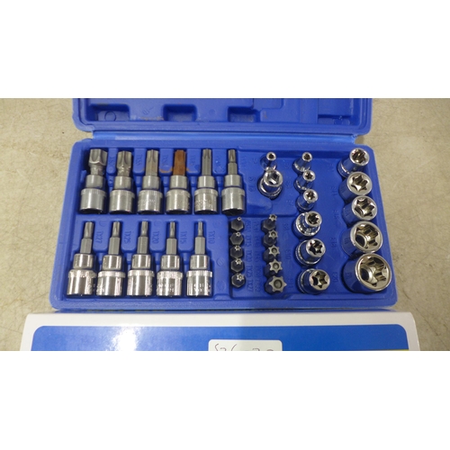 5016 - A cased 34 piece male/female Torx socket set