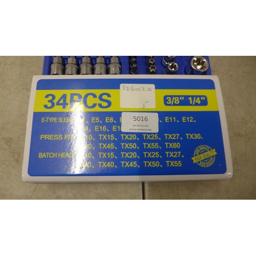 5016 - A cased 34 piece male/female Torx socket set