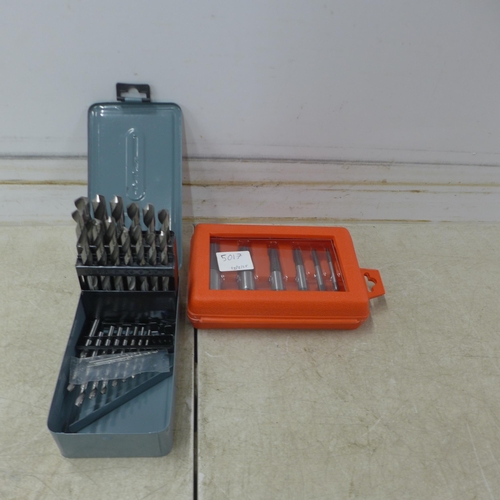 5017A - A set of twist drills and a set of 8 bolt/screw extractors