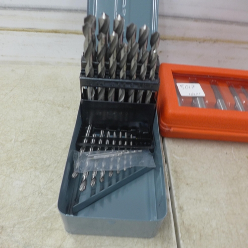 5017A - A set of twist drills and a set of 8 bolt/screw extractors